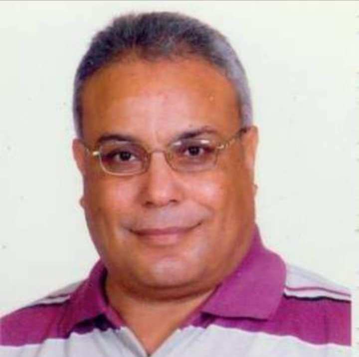 ساحر الألوان لوحات محمد القبانى تجسد العوالم السكندرية النابضة بالمحبة